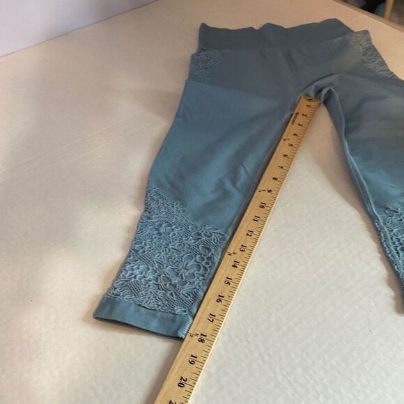New Fabletics Blue Elise Seamless Capri Size XS/2-4, Embroidered Detail - Picture 13 of 14